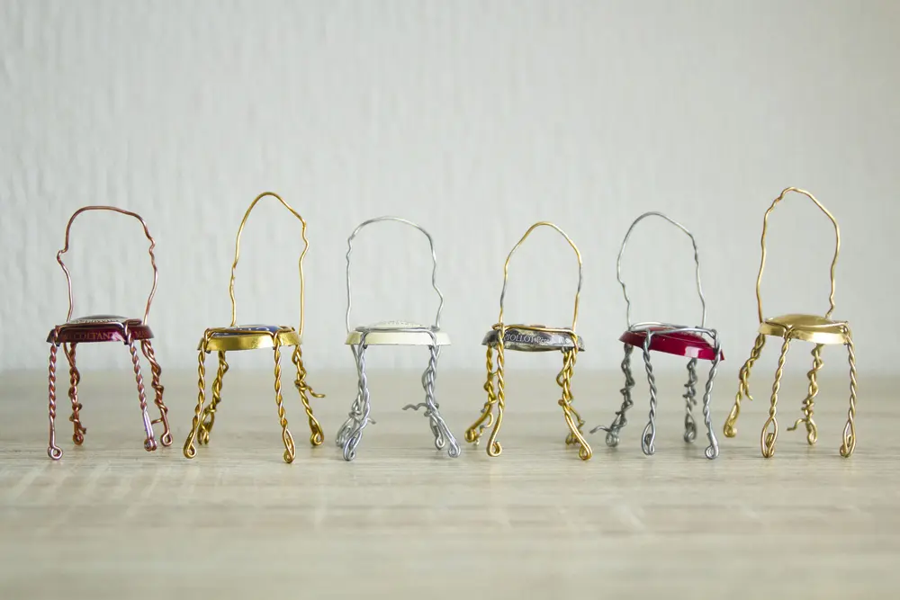 Chaises avec capsules de Champagne