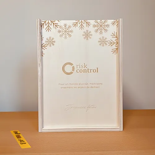 Coffret champagne personnalisé matière bois deux bouteilles fermé