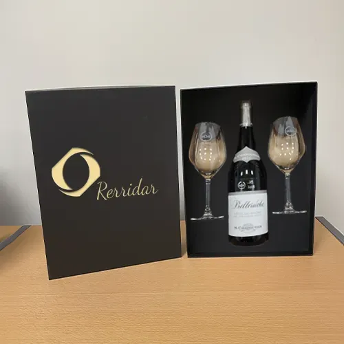 Coffret vin et verres personnalisé luxe ouvert