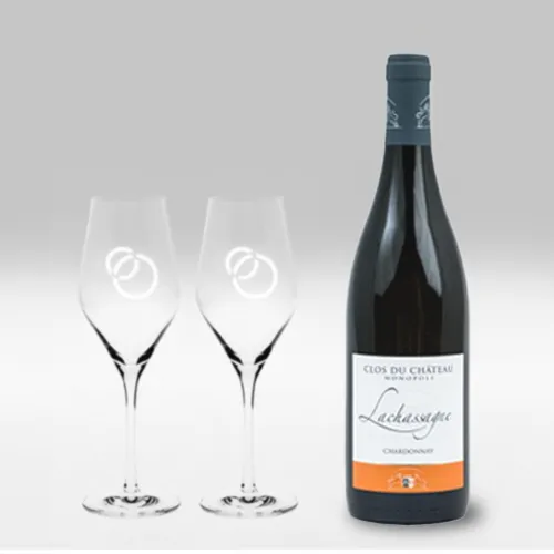 Bouteille de vin et verres personnalisés